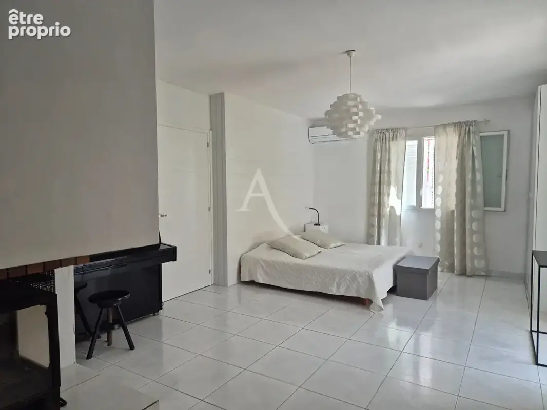 Villeveyrac : Élégante villa de plain-pied -210 m² de surface au sol - Charme méditerranéen avec piscine - photo 11