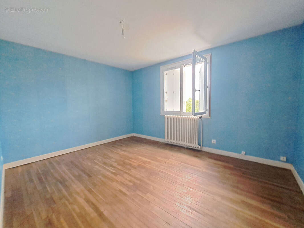 Maison à BONNEUIL-MATOURS