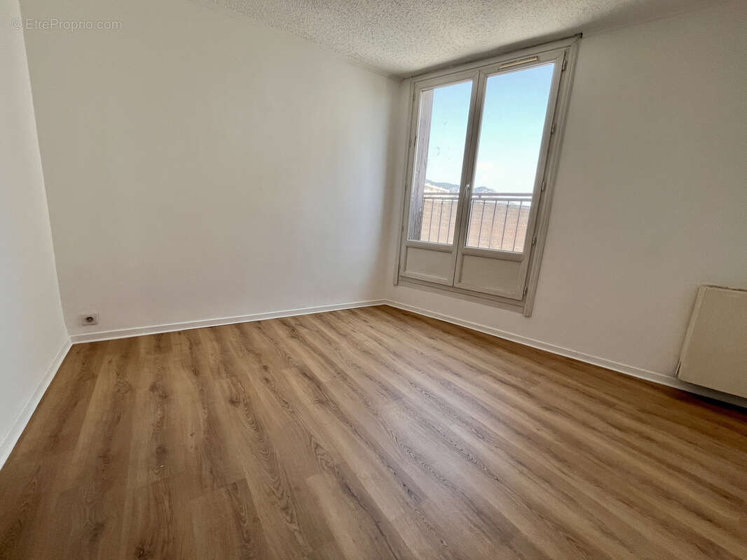 À acheter 160000 € à Toulon (83) : appartement de 70.85m2 - photo 6