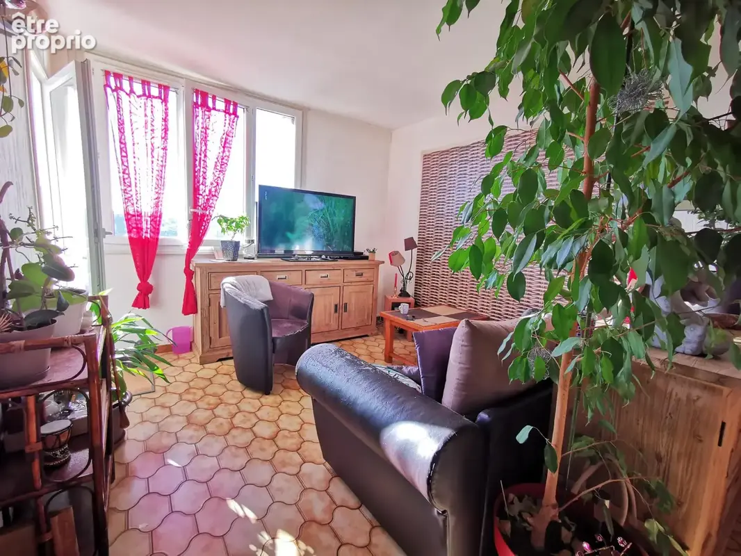 Appartement type 4 de 67 m2 avec balcon et cave 69005 LYON - photo 3