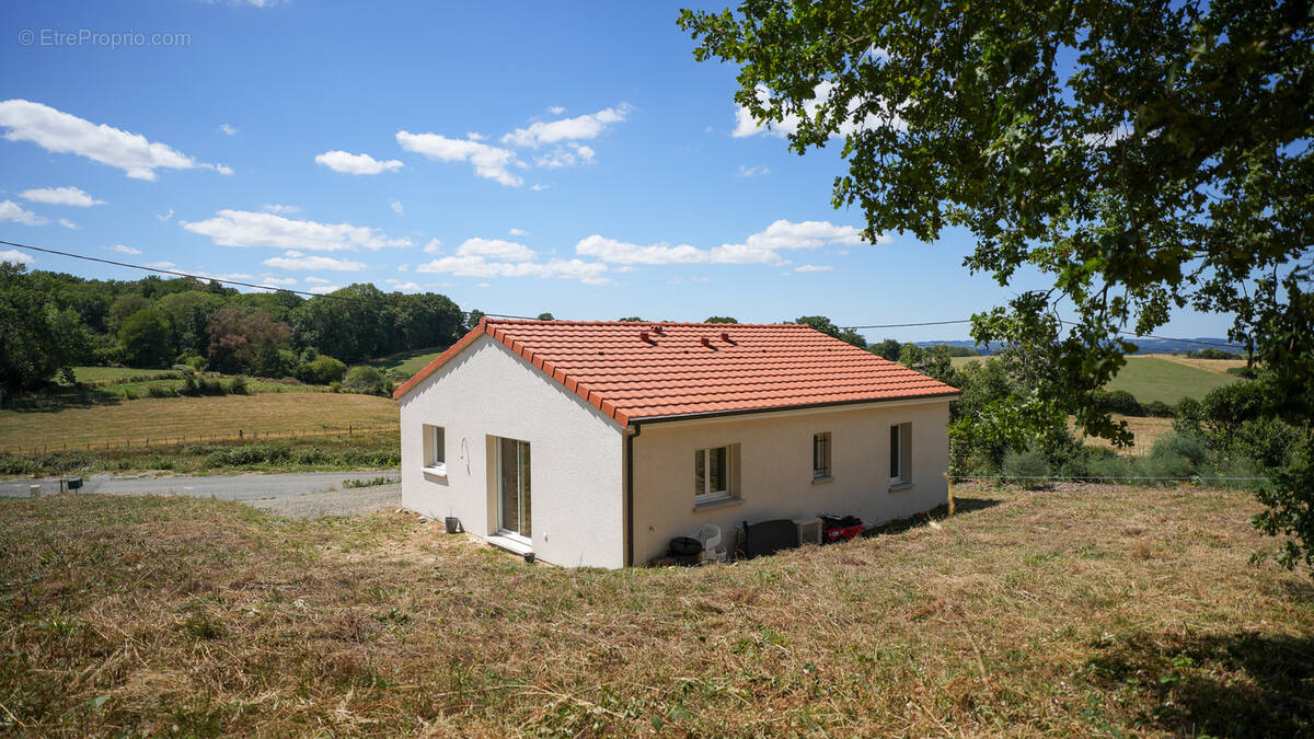 Maison à QUEUILLE