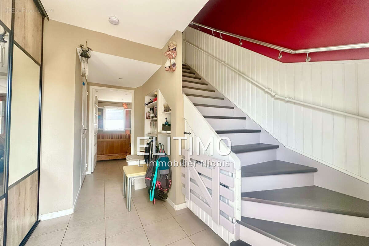 Maison 109 m² à Carros  - photo 8