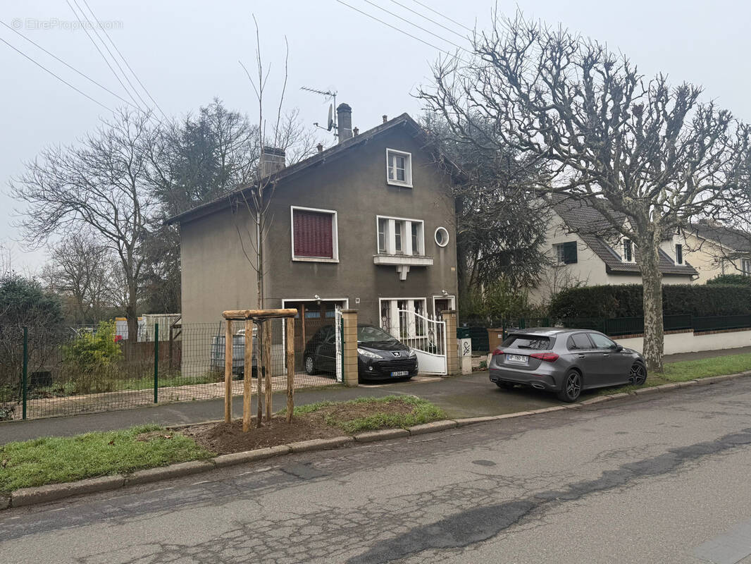 Maison à SARTROUVILLE