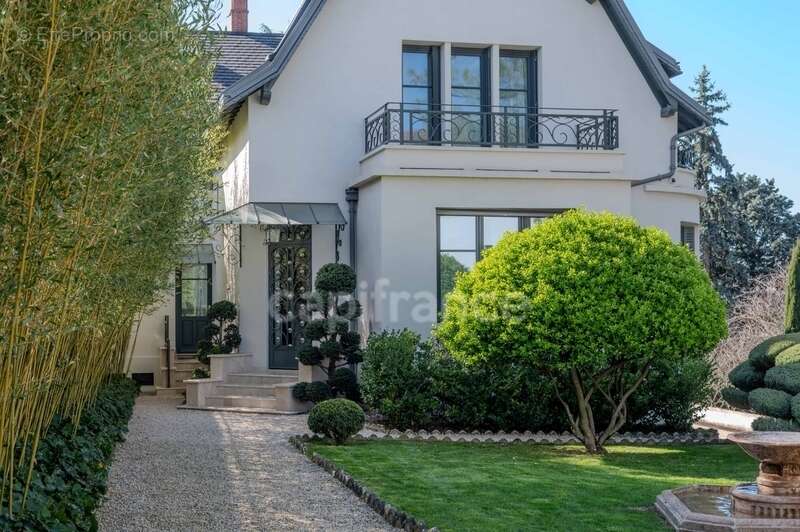 Maison bourgeoise 255 m² entièrement rénovée, parc clos et arboré de 4 303 m² (piscinable), 3 garages, terrasse, jacuzzi - photo 58