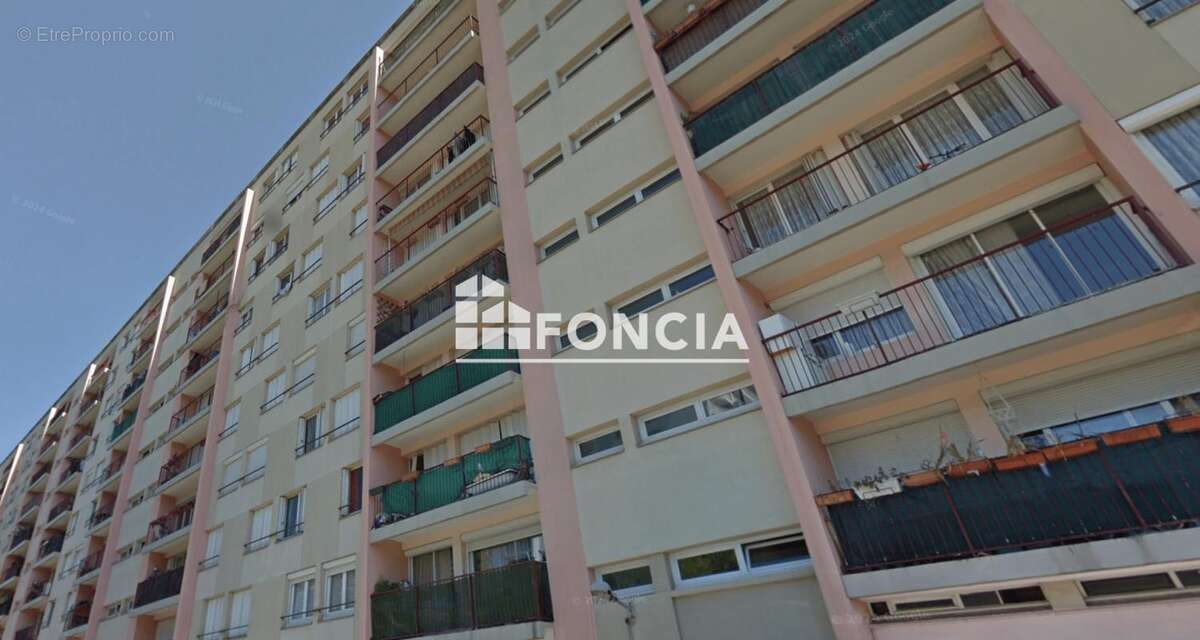 Appartement à SAINT-ETIENNE-DU-ROUVRAY