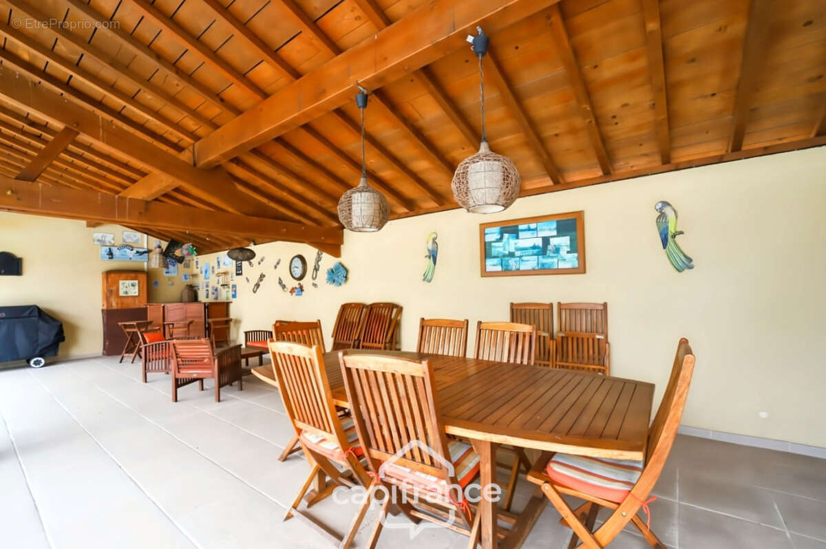 Maison en pierre au calme avec piscine, 5 chambres et plus de 1,6 hectare de terrain - Proche Lons-le-Saunier (39000) - photo 24