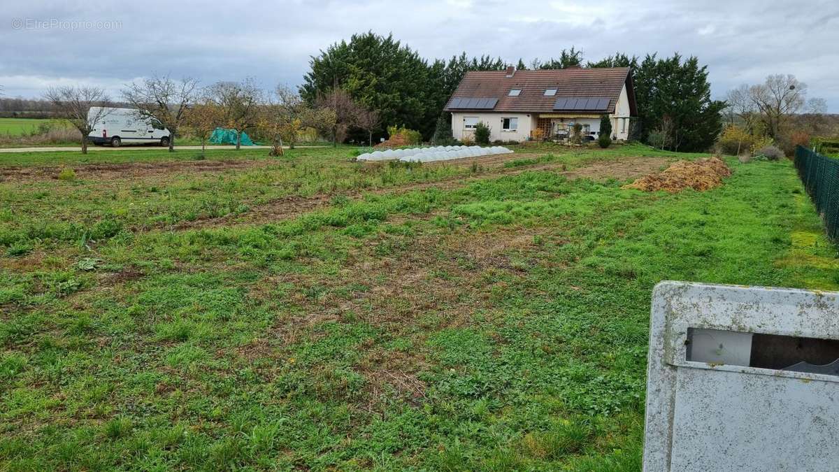 Terrain à MAGNY-SUR-TILLE