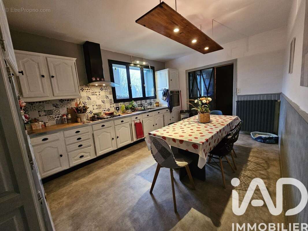 Maison 255 m² à Secondigny  - photo 3
