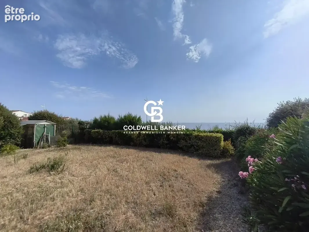 EXCLUSIVITÉ - Les Sables d'Olonne : Rare Terrain Face Mer de 2 300 m² avec Permis Purgé & Garages de 100 m² - photo 10