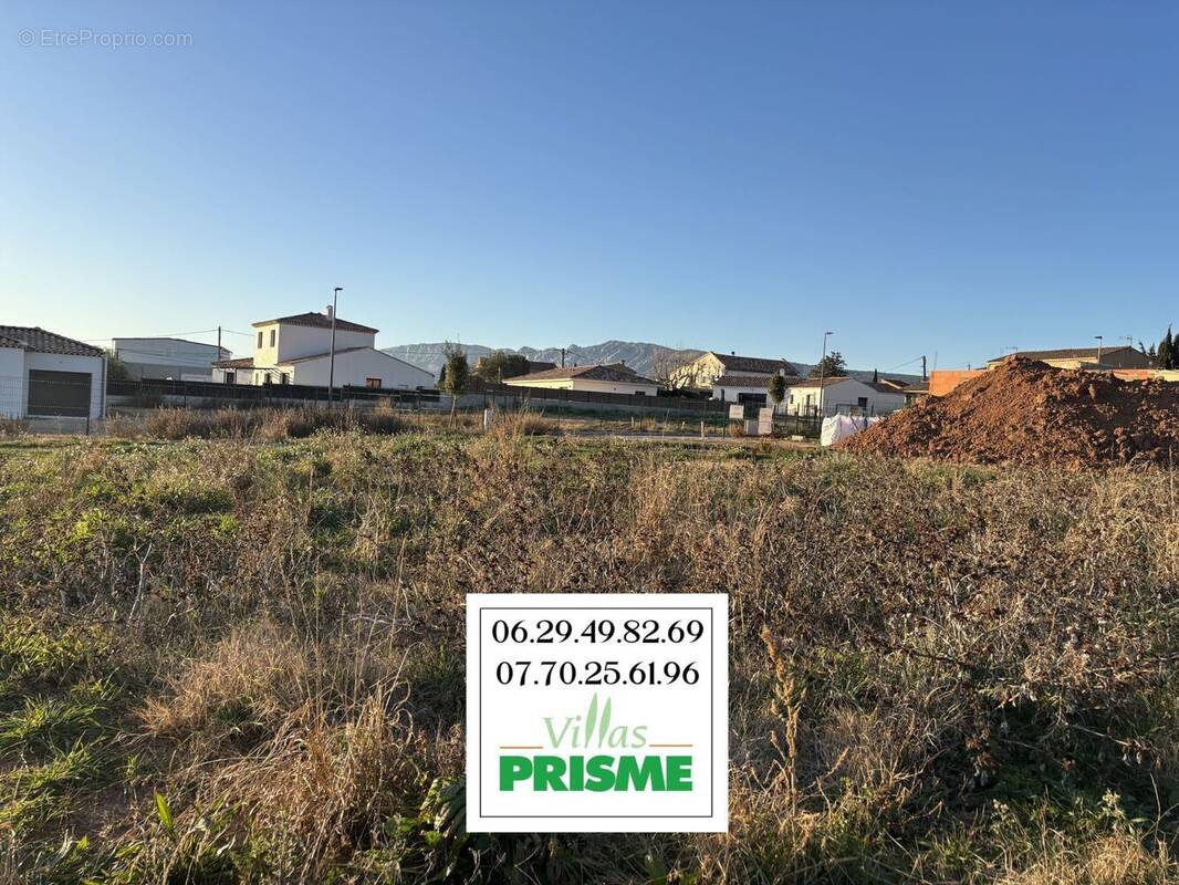 Terrain à POURRIERES