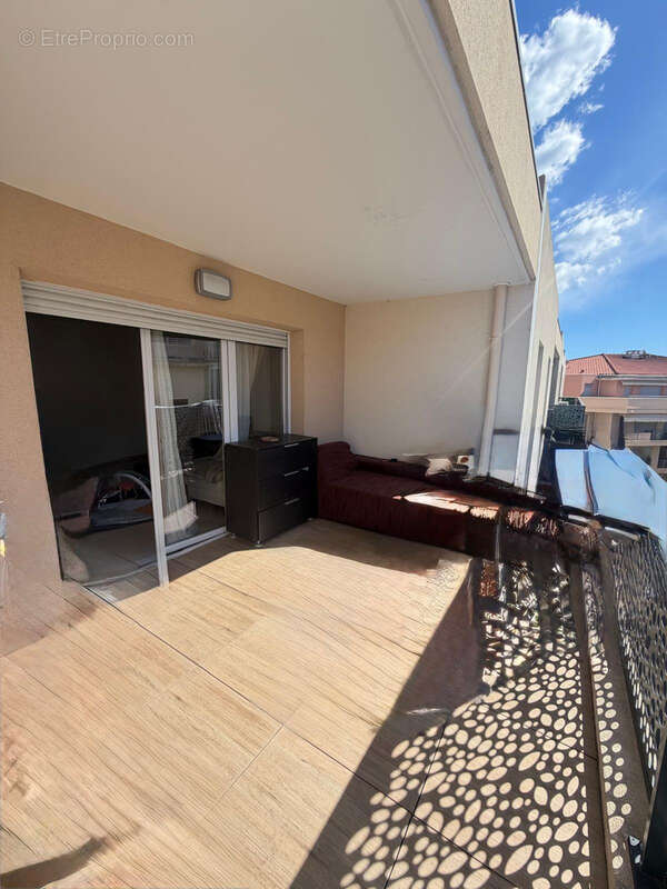 Appartement à SAINT-LAURENT-DU-VAR