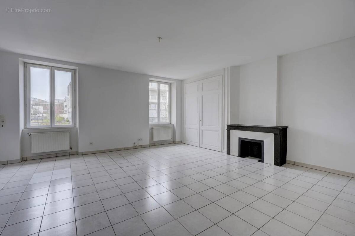 Appartement à SATHONAY-CAMP