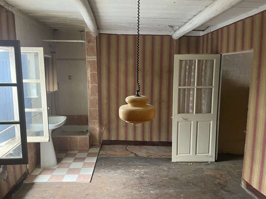 Maison à SAINT-QUENTIN-LA-POTERIE