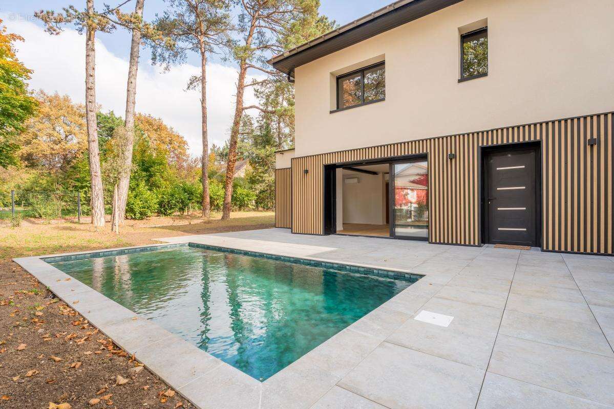 Maison à CHARBONNIERES-LES-BAINS