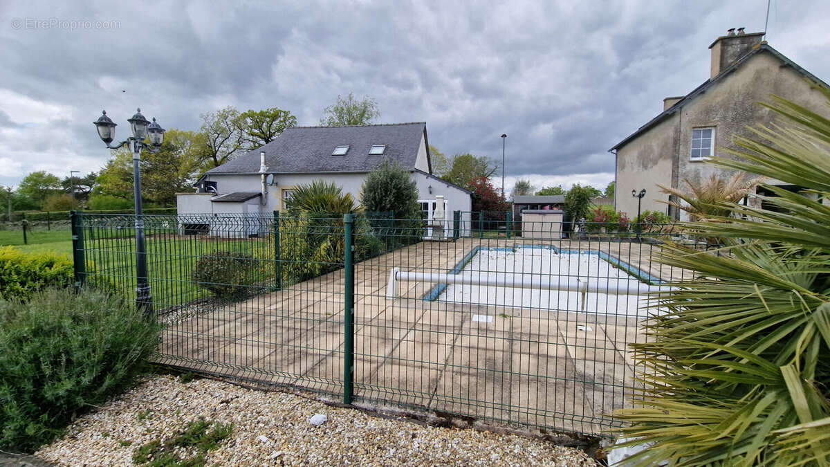 Maison à PLOUGUENAST