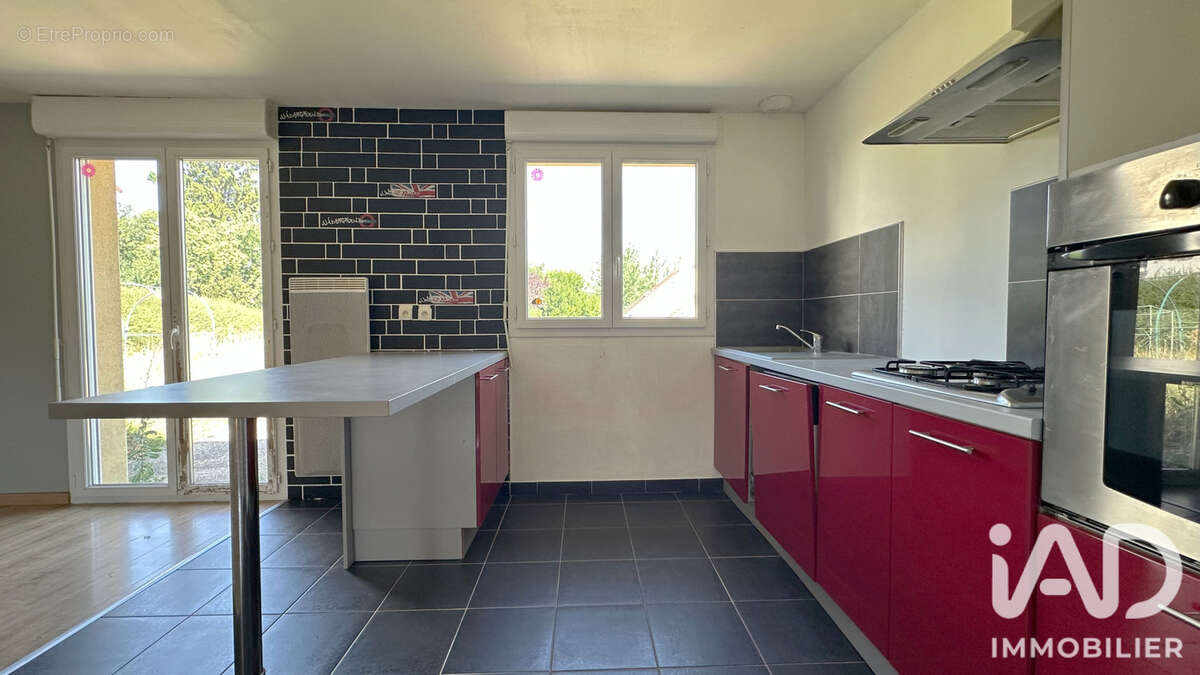 Maison 73 m² à Montbozon  - photo 4