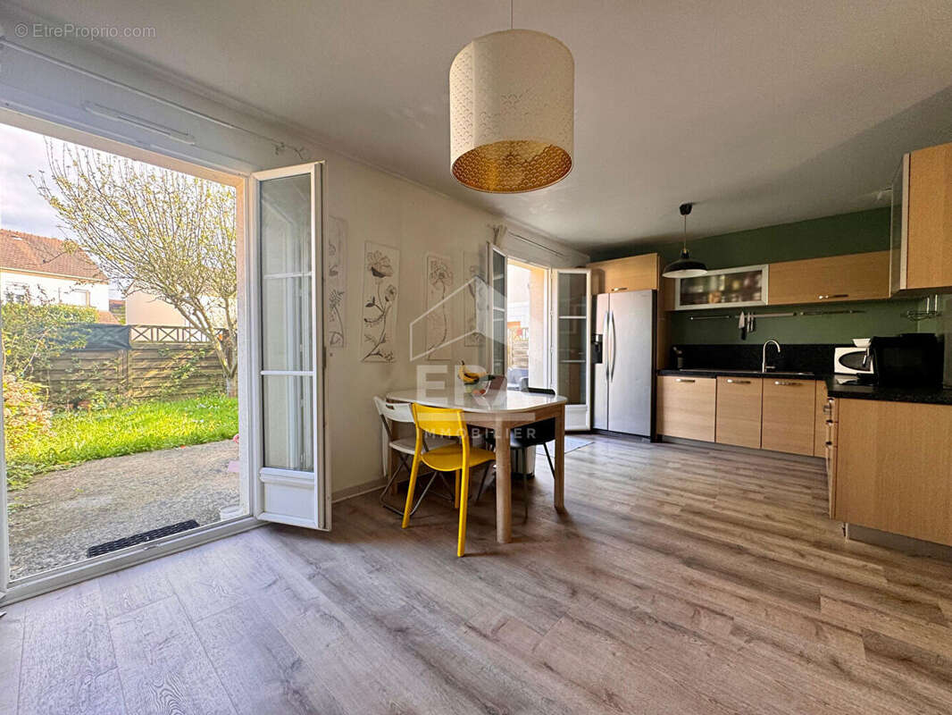 Maison à SARCELLES