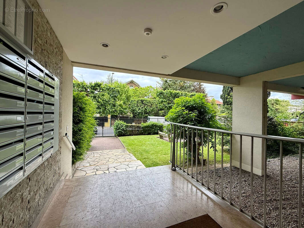Appartement à LES PAVILLONS-SOUS-BOIS