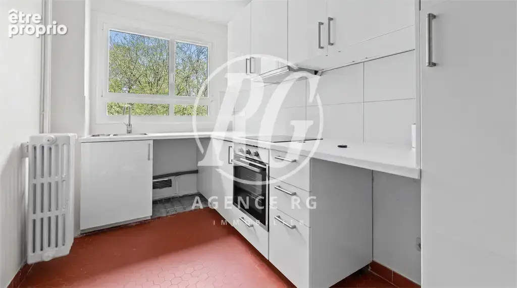 Havre de paix en dernier étage : 88 m² avec tennis, terrasse et vue verdoyante - photo 7