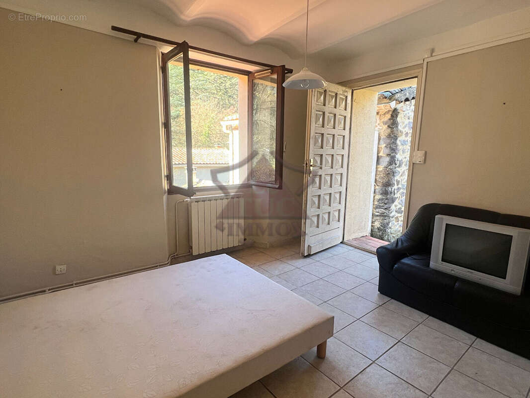 Maison à MOLIERES-SUR-CEZE