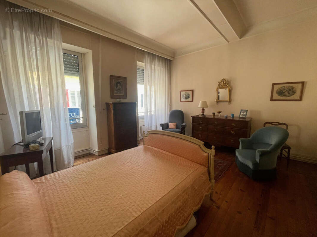 IMG_9831 - Commerce à OLORON-SAINTE-MARIE