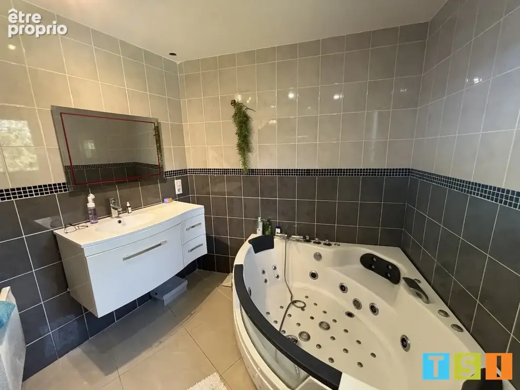 Maison familiale de plain-pied avec 4 chambres et grand garage, au calme - photo 12