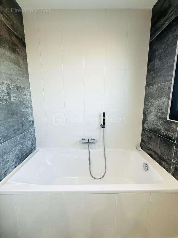 Maison à VEZIN-LE-COQUET