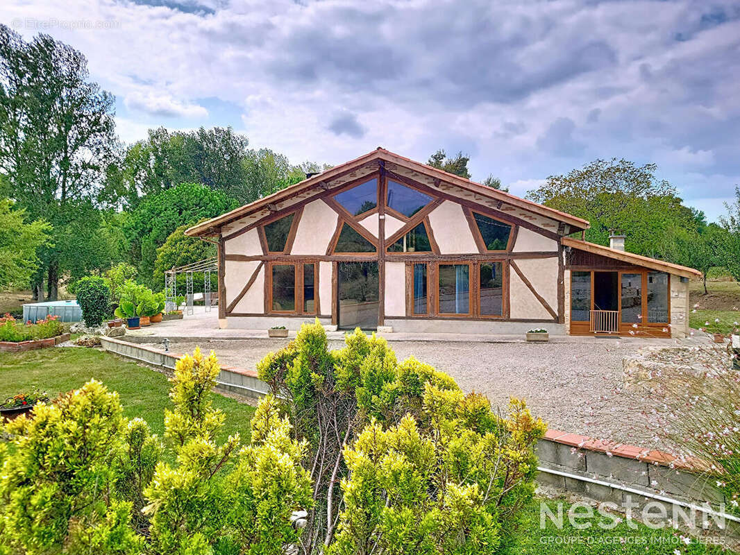 A Vendre Maison en pierre rénovée de 318 m² avec dépendances et point d'eau sur deux hectares - photo 22