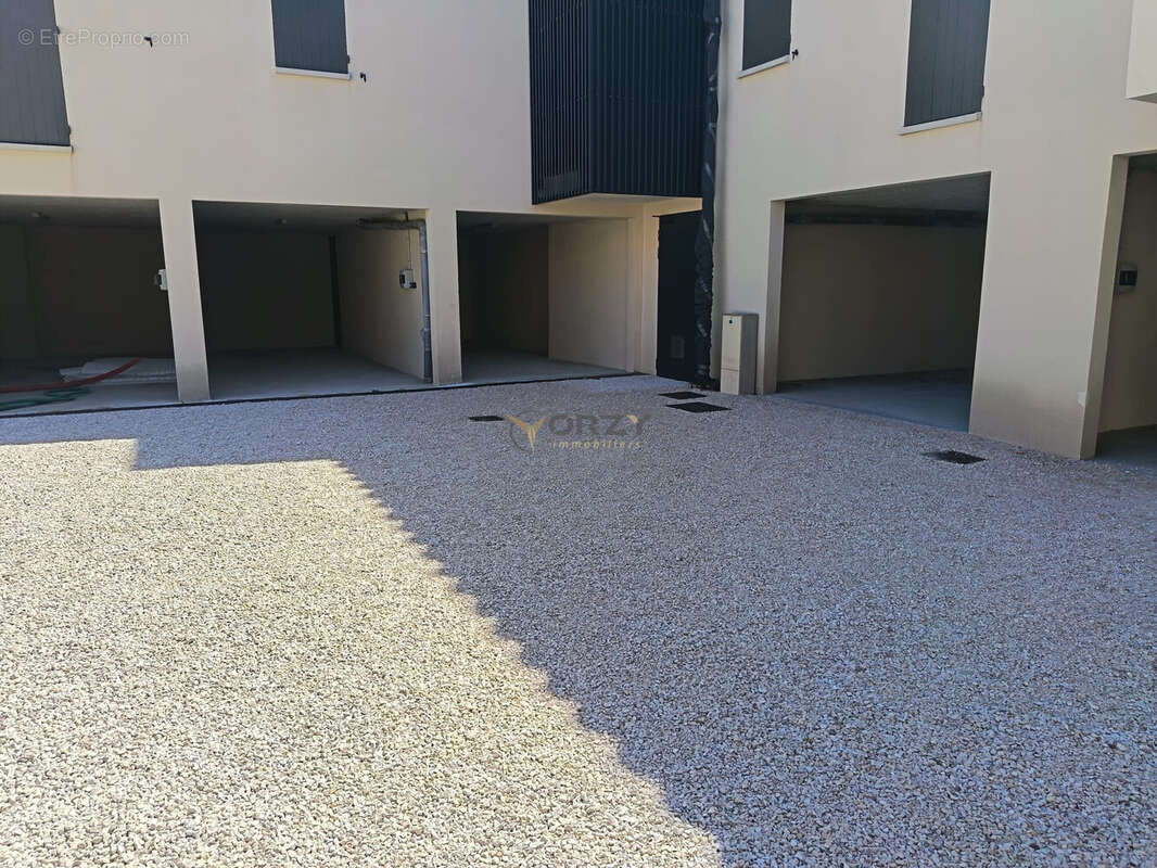 Parking à SAINT-REMY-DE-PROVENCE