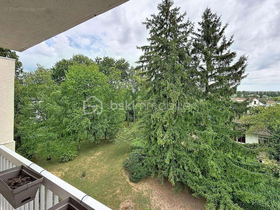 Appartement à EZANVILLE
