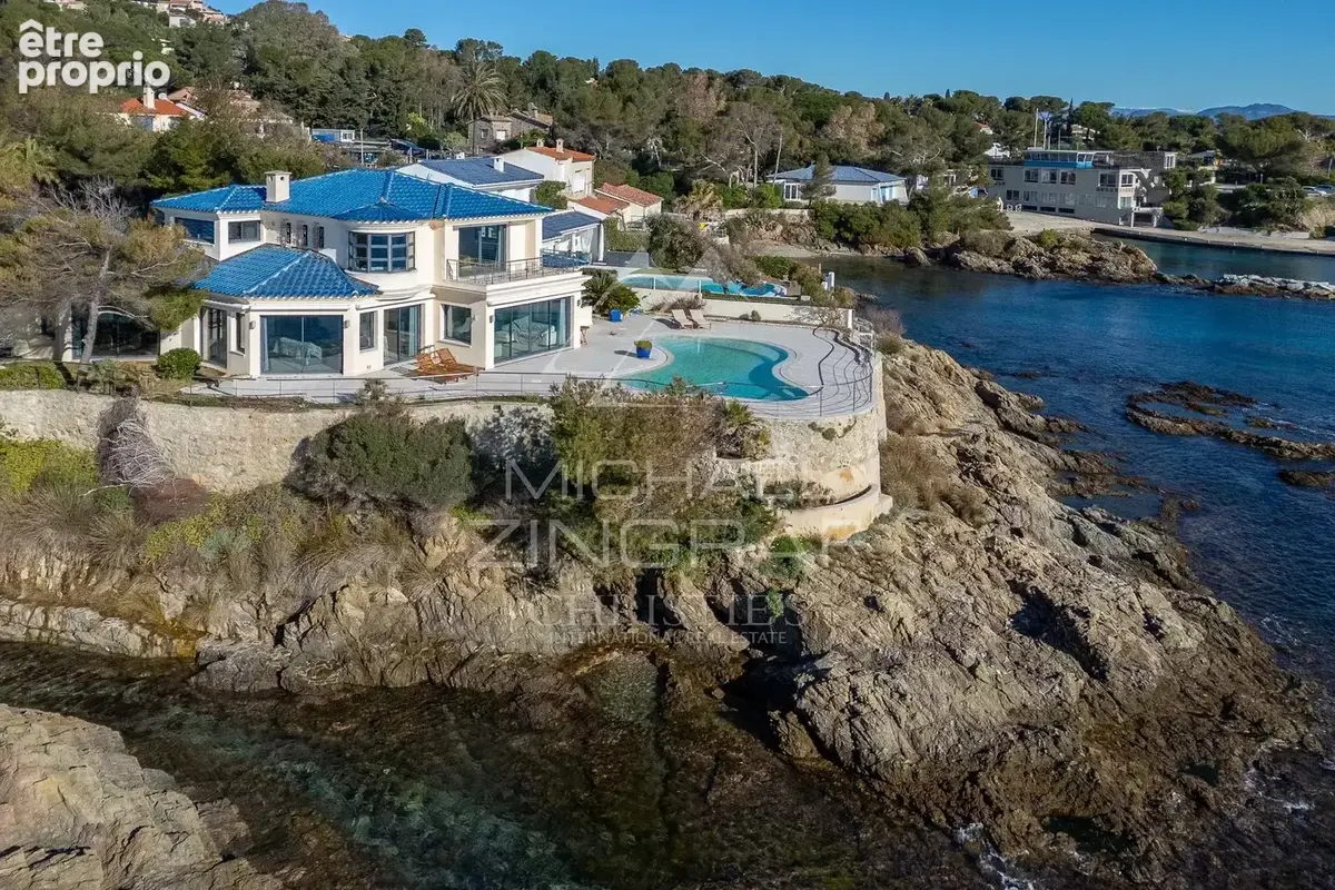 Les Issambres – Villa pieds dans l’eau, accès direct à la mer, plein Sud - photo 2
