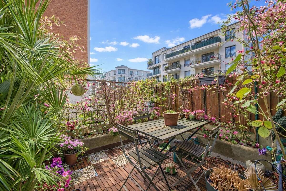 Appartement à COURBEVOIE