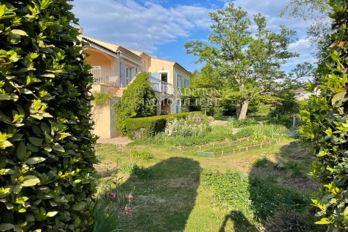 Maison à FONTVIEILLE