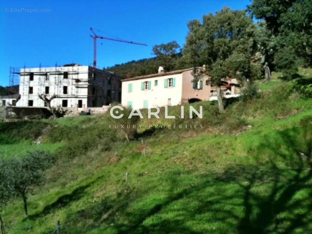 Terrain à PLAN-DE-LA-TOUR