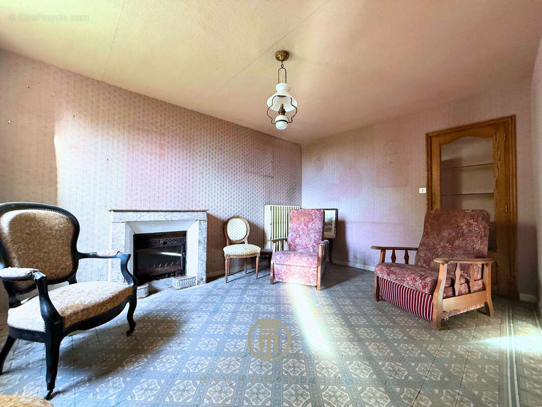 Maison à BOURG-LE-COMTE