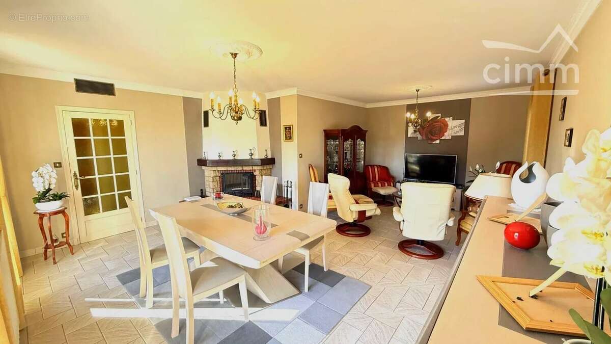 Maison à LA CHAPELLE-VENDOMOISE