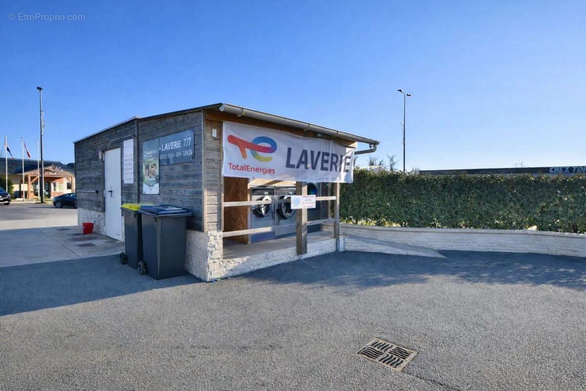 Commerce à NESPOULS