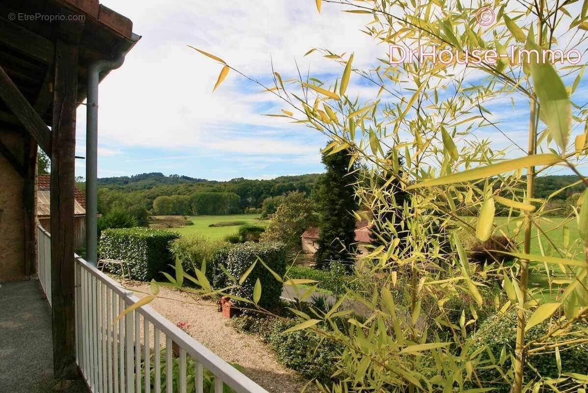 Maison à SAINT-LEON-SUR-VEZERE