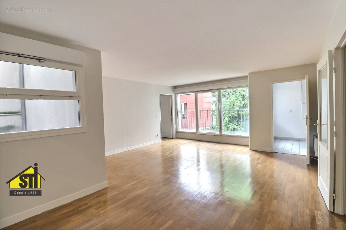 Appartement à PARIS-14E
