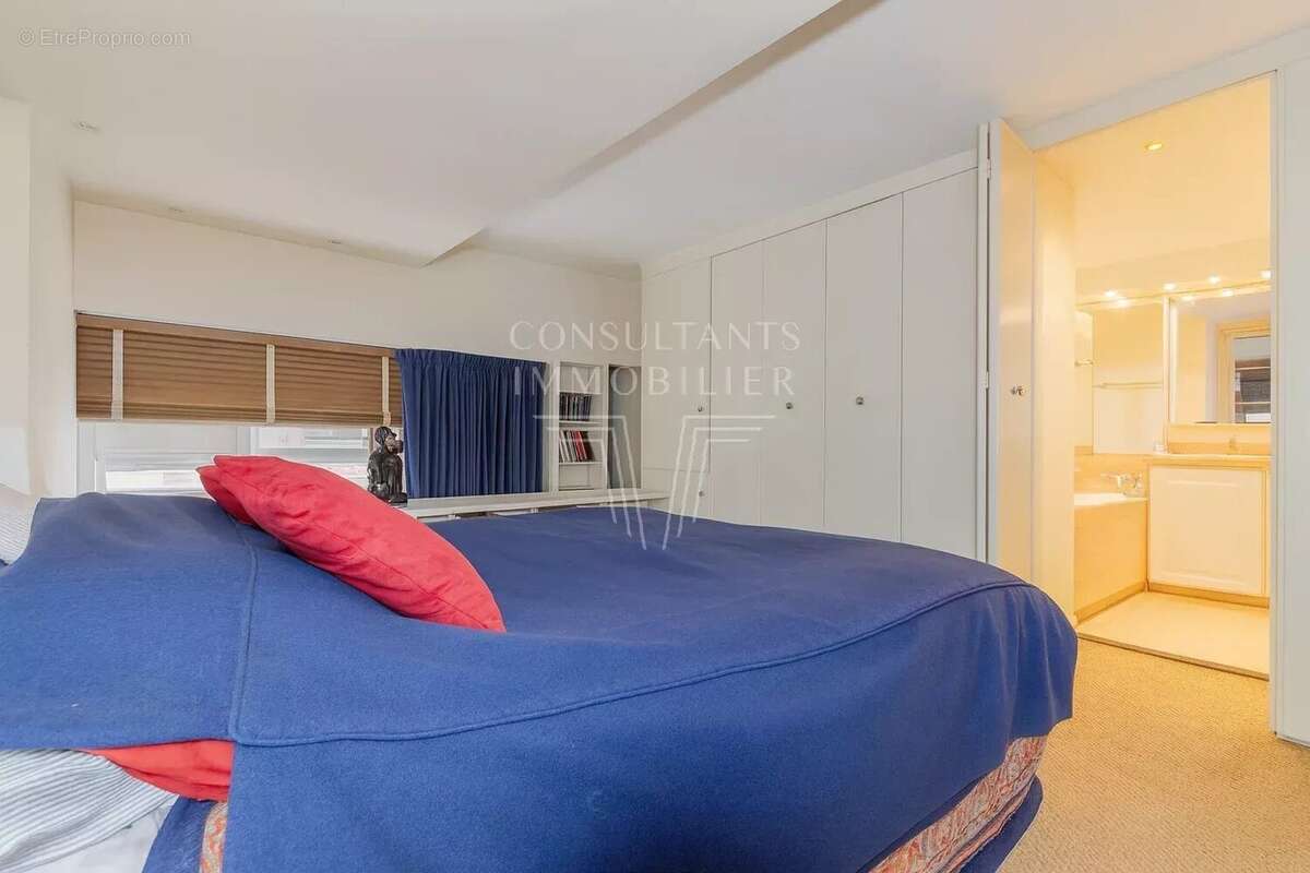 Appartement à PARIS-7E