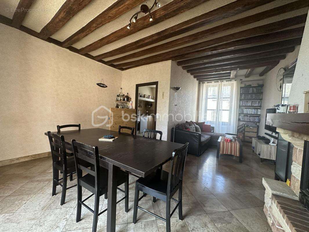 Maison à OZOUER-LE-VOULGIS
