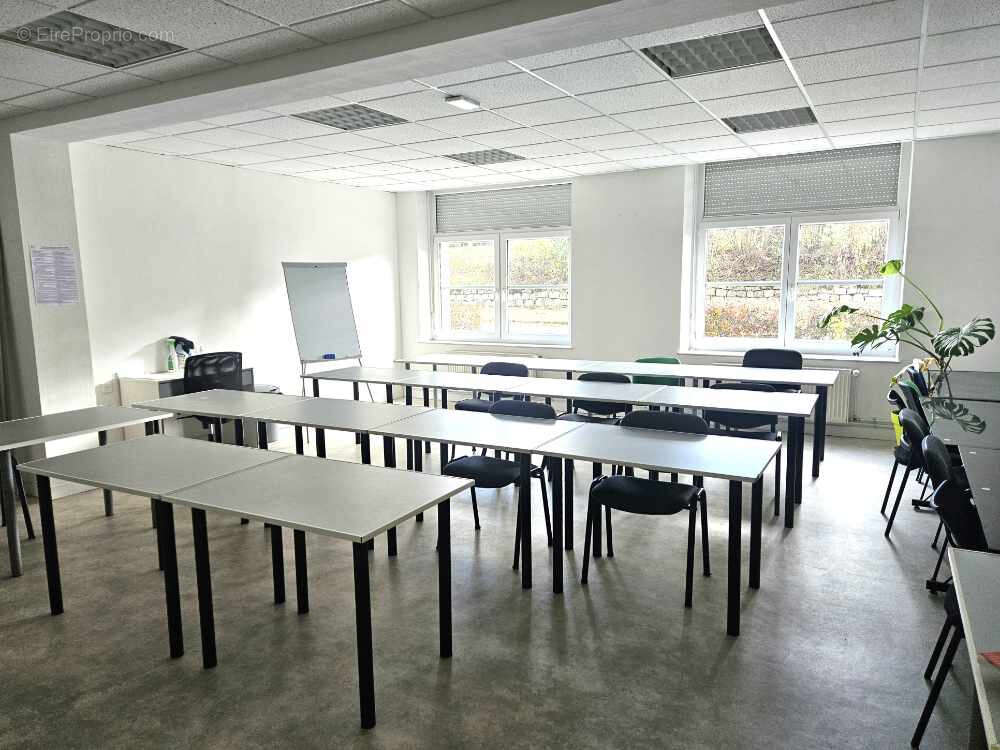 Autre à LE SYNDICAT