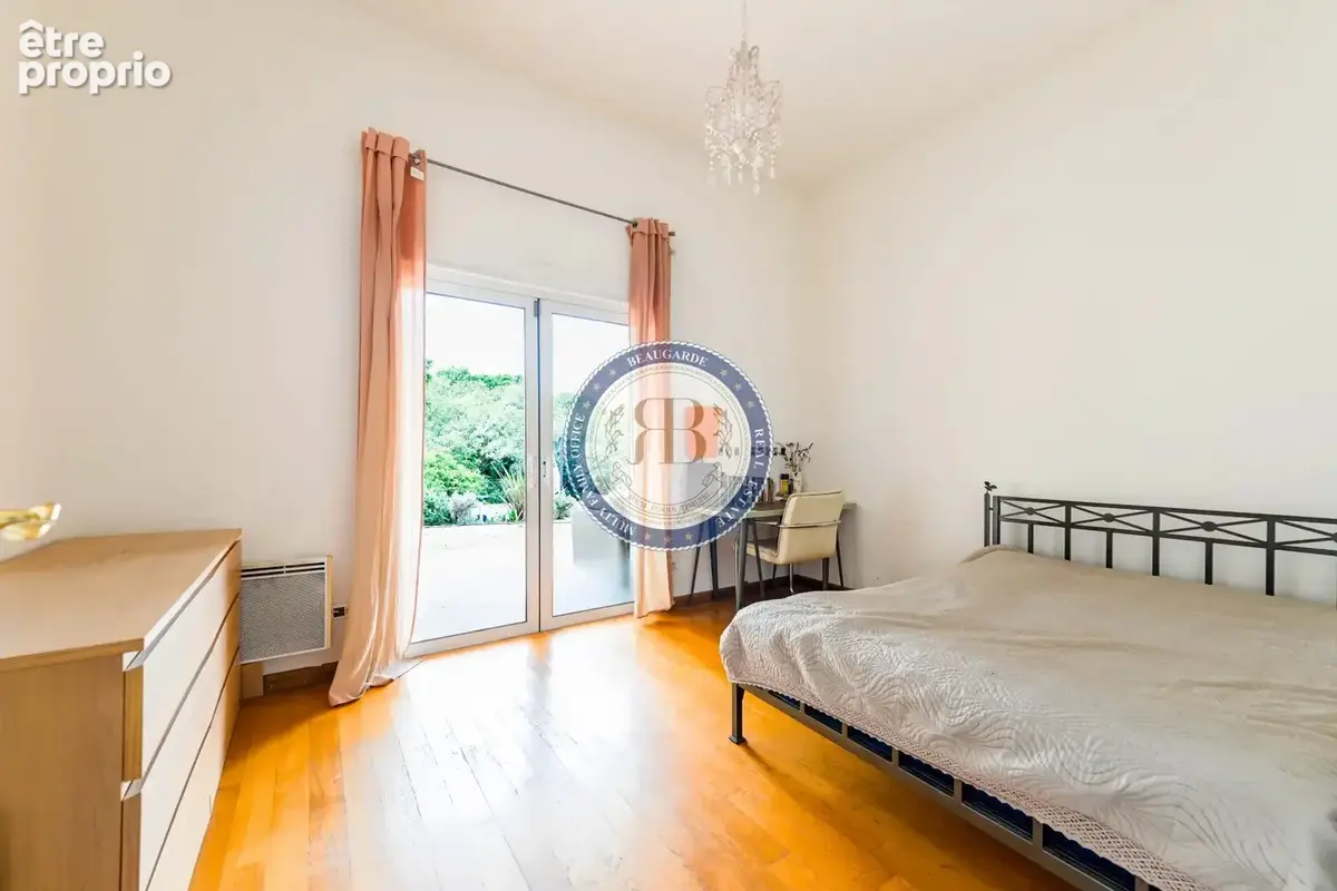 Aux portes de Valbonne – Villa néo-provençale de 192 m²– Panorama d'exception – Terrain de 4 928 m². - photo 13