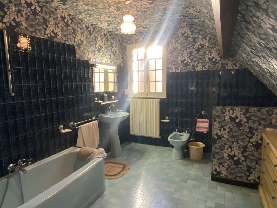 Maison à SAINT-CYR-LA-ROCHE