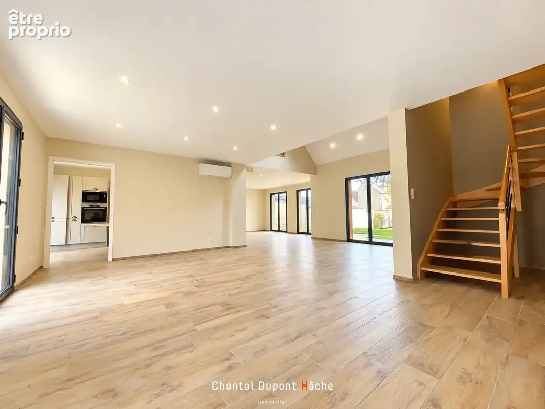 LUISANT - Maison neuve de 272 m2 avec 5 chambres et garage double ! - photo 12