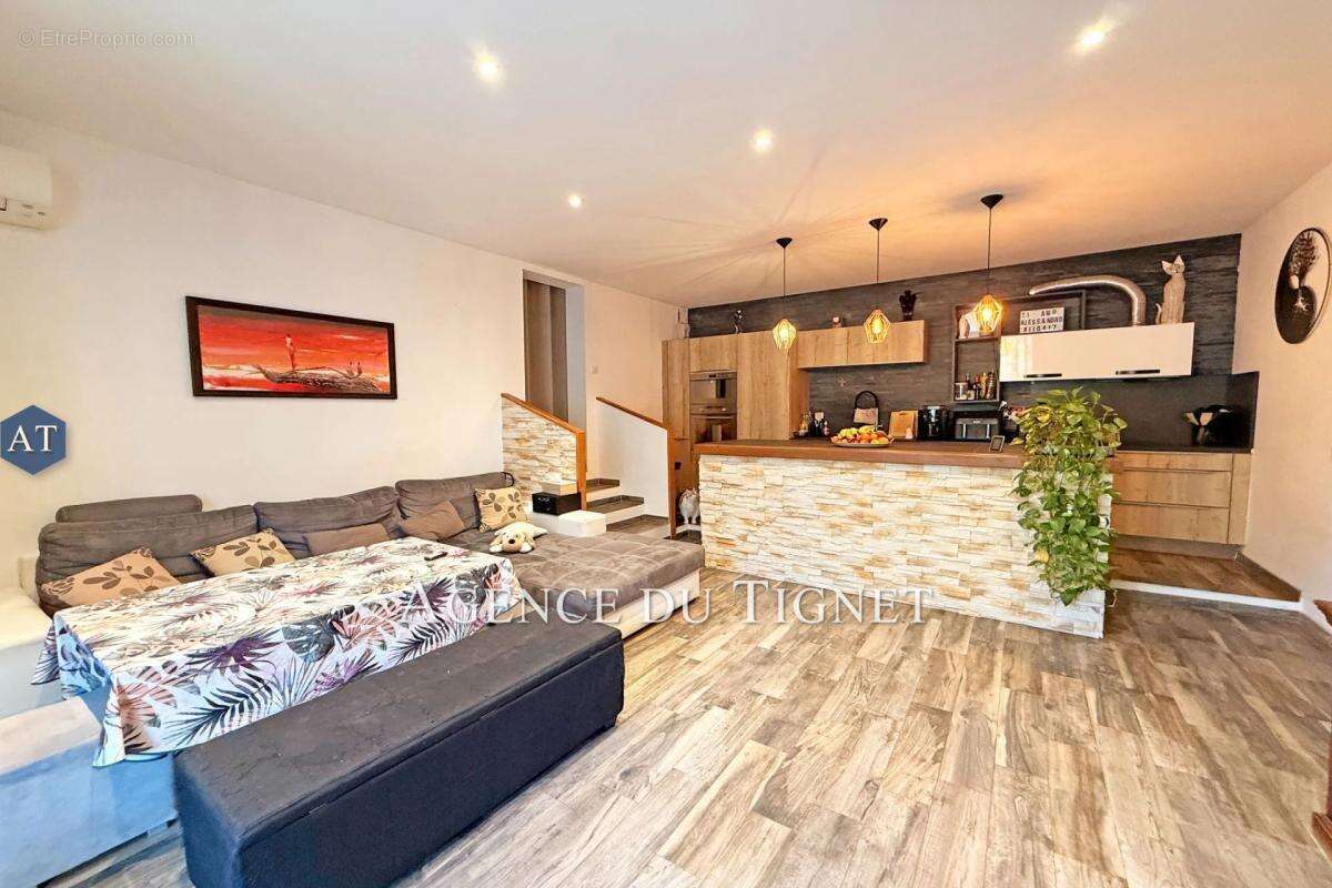 Appartement à SAINT-CEZAIRE-SUR-SIAGNE