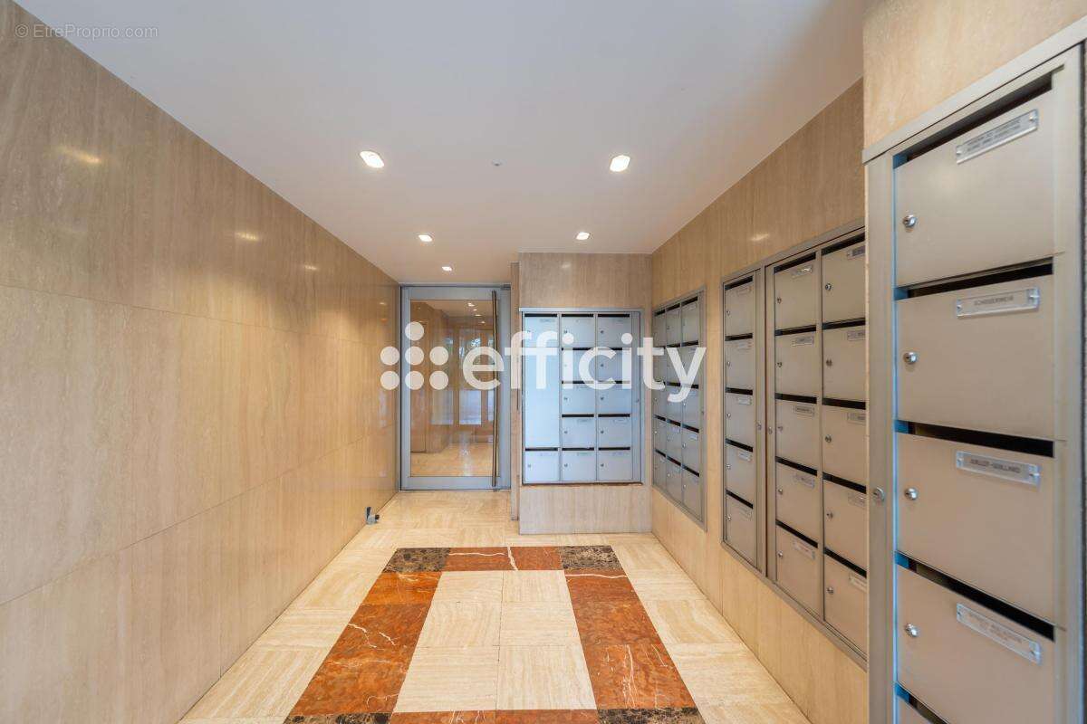 Appartement à COURBEVOIE