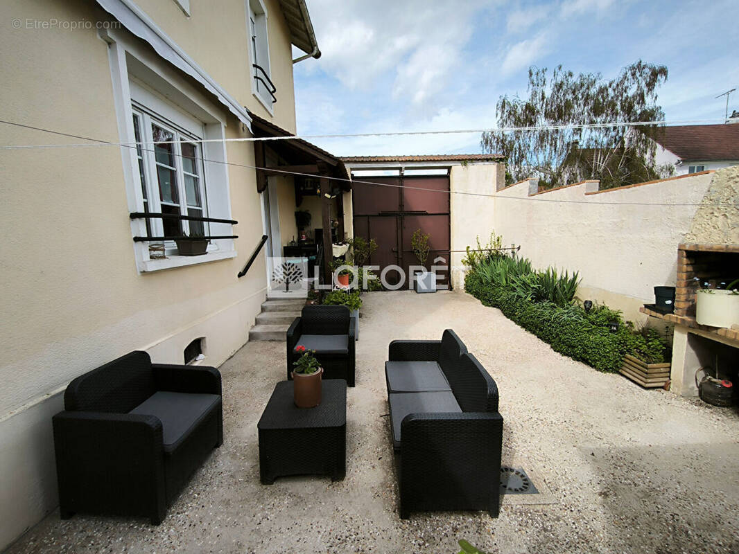 Maison à FOLLAINVILLE-DENNEMONT