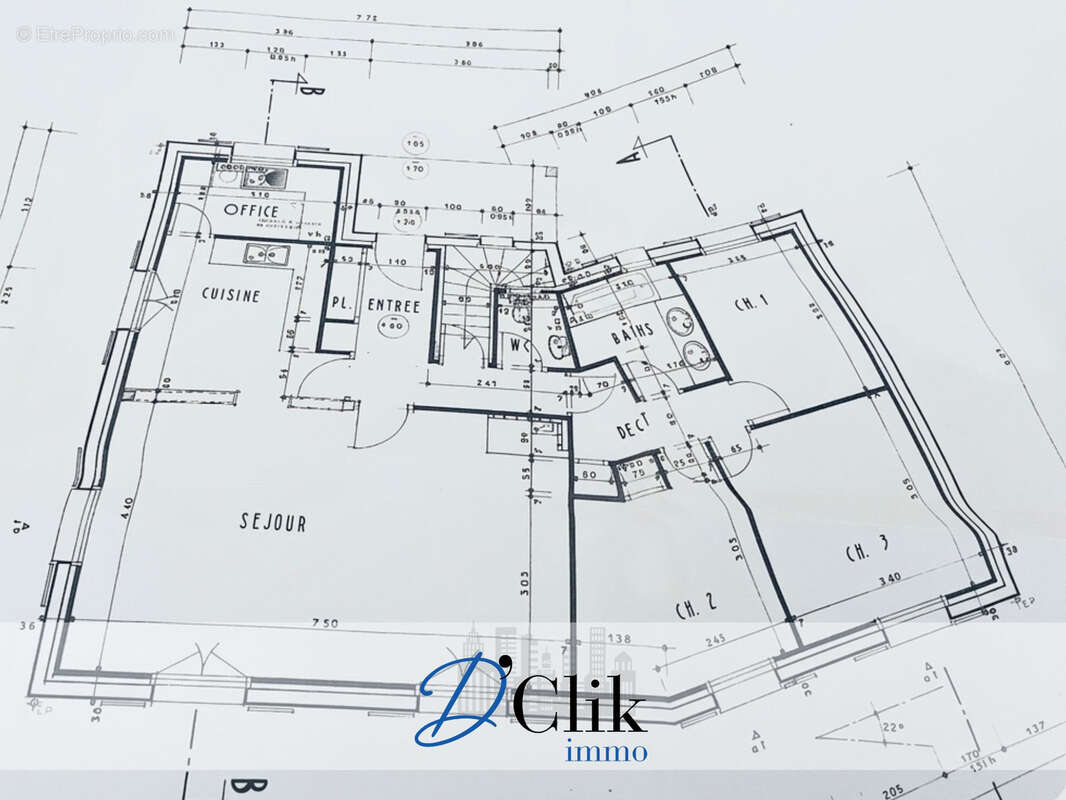 Maison à LE GENEST-SAINT-ISLE