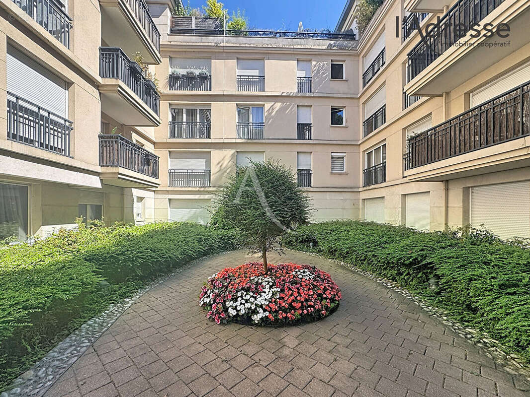 PUTEAUX/Domaine Lulli Studio de 39 m² avec cave - photo 13